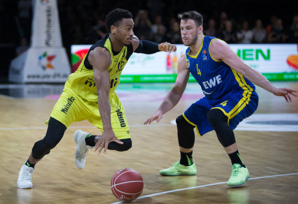 在压力下的 在压力下的