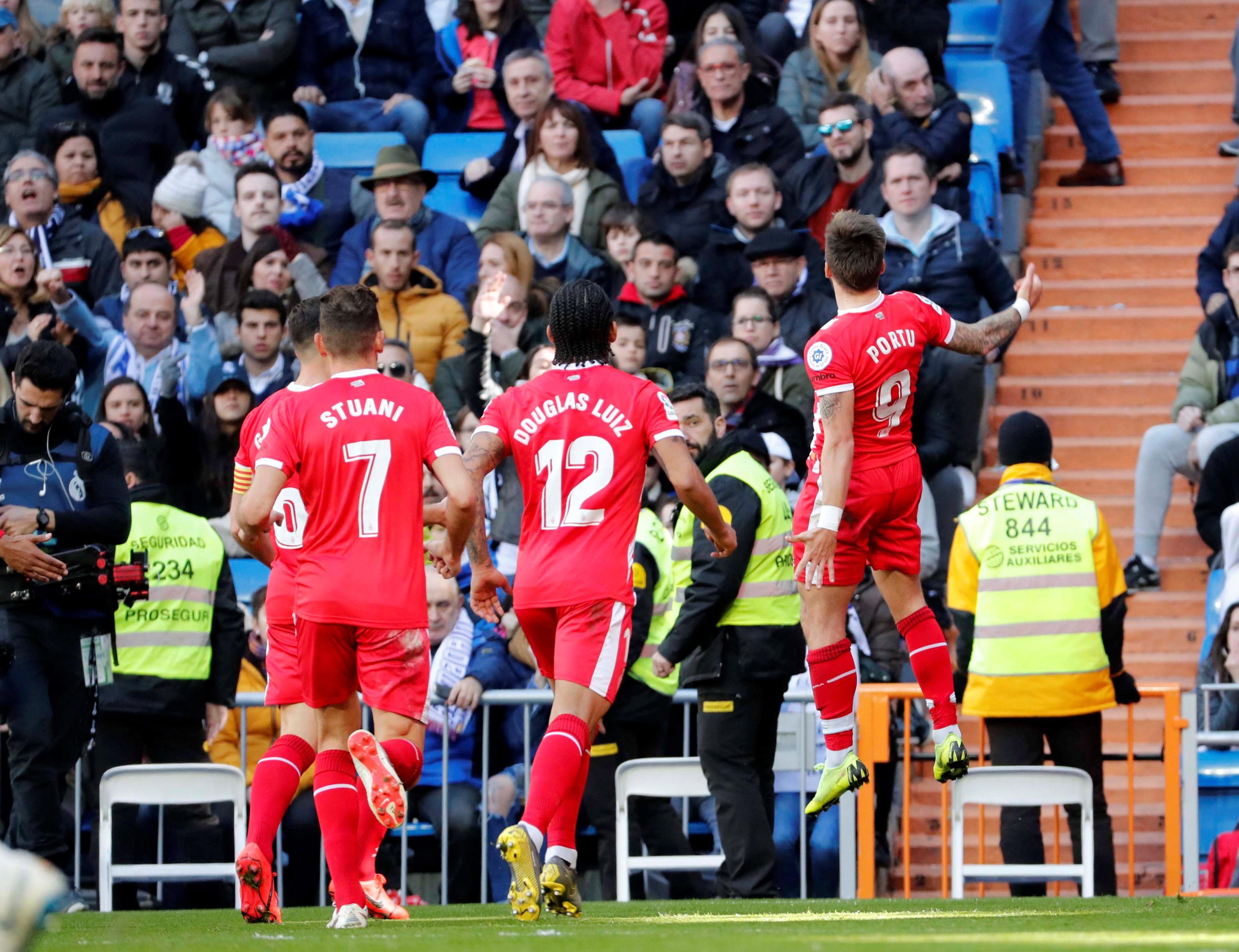 并分析她在 并分析她在