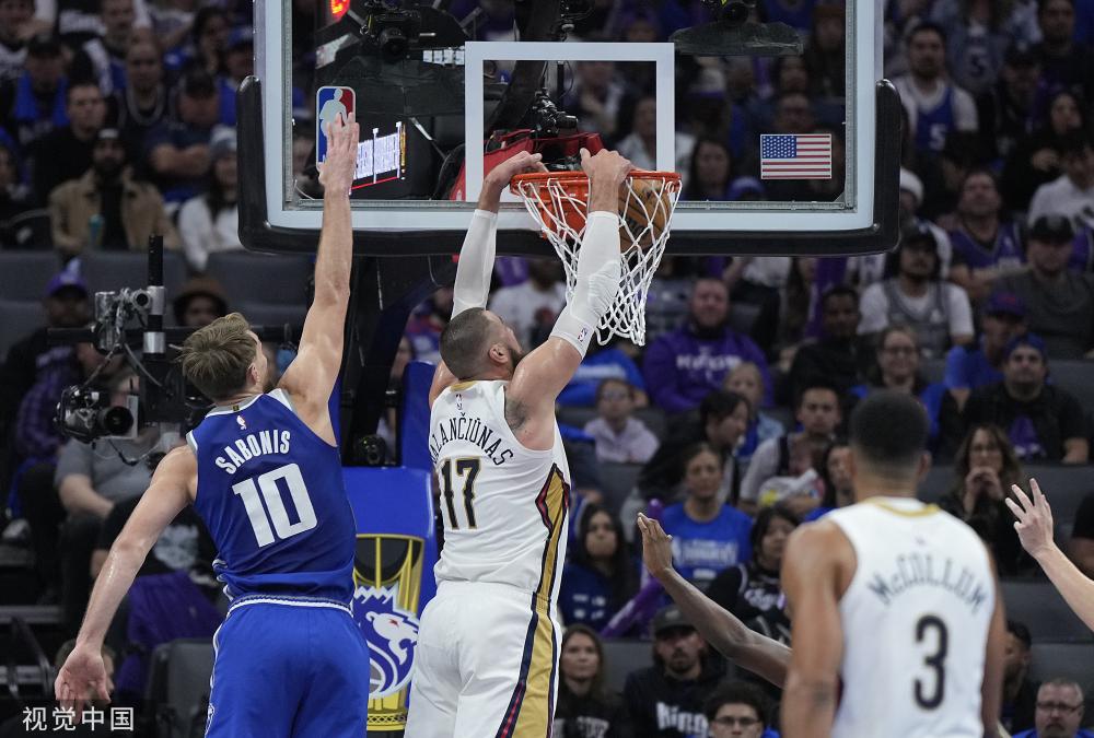 于球场内 于球场内