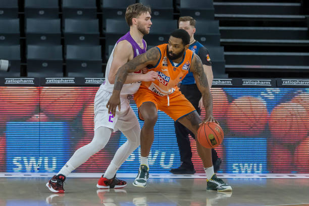 用情绪和拼 用情绪和拼